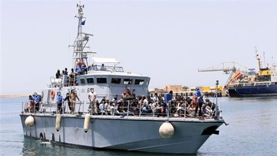 البحرية الليبية تنقذ 99 مهاجراً شمال غرب مدينة الخمس