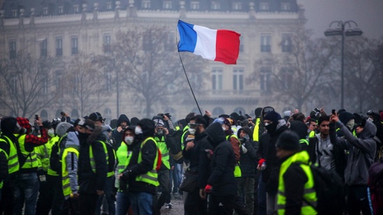 عشرات الآلاف يتظاهرون فى فرنسا تنديدا بالعنف الأسرى
