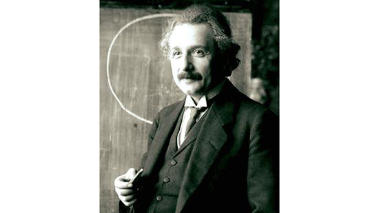في مثل هذا اليوم.. ألبرت أنيشتاين يقدم النظرية النسبية العامة لأول مرة أمام الأكاديمية البروسية للعلوم