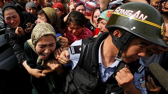 احتجاز أقلية الإيغور المسلمة