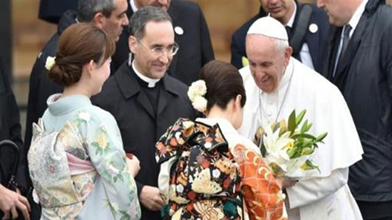 البابا فرنسيس يغادر اليابان