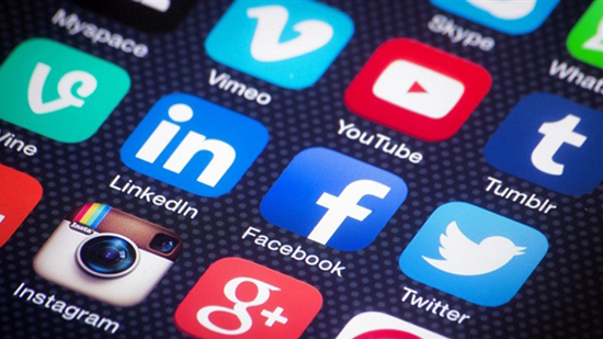 دراسة: كثرة وسائل التواصل الاجتماعي ترفع مستويات القلق لدى المراهقين