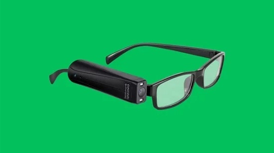 اختراعان جديدان للمكفوفين.. نظارة وعصا ذكية