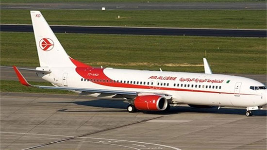  تفاصيل هبوط طائرة جزائرية بمطار القاهرة بسبب انفجار المحرك