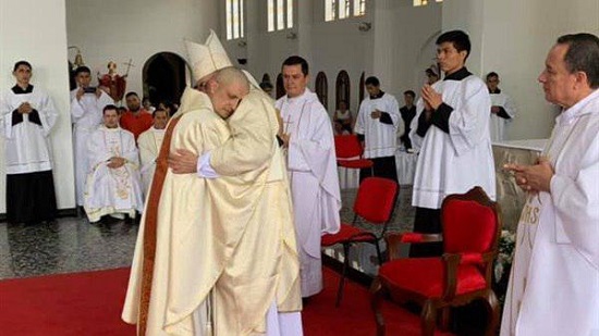 حة الكاهن الكولومبي 