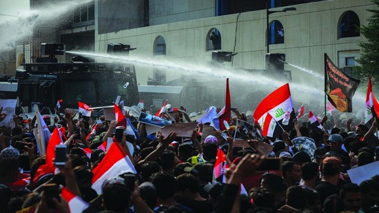  توافد مئات العراقيين إلى وسط بغداد 
