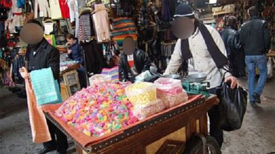 إصابة 19 شخصا بتسمم تناولوا حلوى من بائع متجول في سوهاج