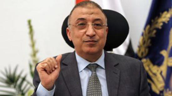  محافظ الإسكندرية يطالب بتعليق لافتة كبيرة على العقارات المخالفة لمنع التعامل معها 