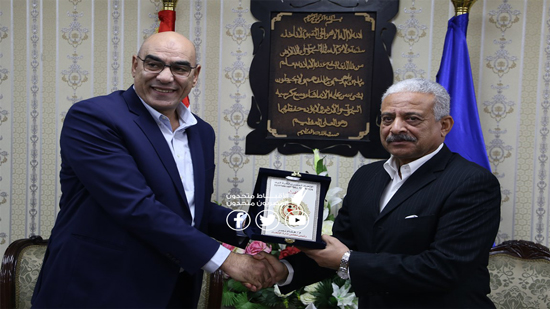 محافظ السويس يستقبل رئيس الإتحاد المصري لكرة اليد