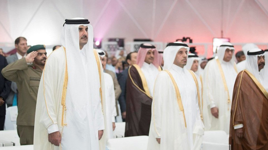 إعلامي يكشف لأول مرة سبب غياب أمير قطر عن 