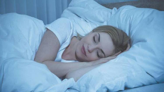 دراسة : فترات نوم الفتيات أكثر من الشباب