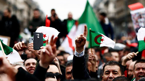 مأزق سياسي خطير يجتاح الجزائر .. ومضاعفة الحراك الشعبي تشل البلاد 