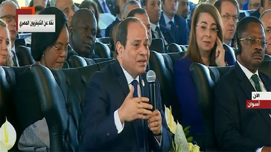 الرئيس: لولا المرأة المصرية ما حدث التغيير في 2013 وسيدات مصر قدمن شهداء دون تذمر أو شكوى