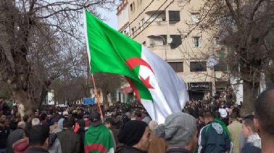 مظاهرات كبيرة ضد الرئيس الجزائري الجديد