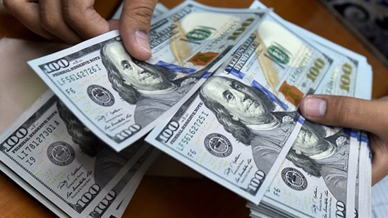  خبير اقتصادي يكشف أسباب تراجع الدولار ويتوقع هبوطه ل 15جنيها 2020