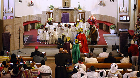 المسيحييون في ليبيا يلجأون للكنيسة للشعور بالسلام ونسيان الحرب