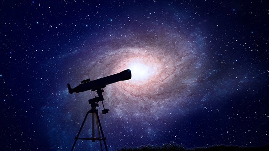 شاهد تلسكوب هابل يلتقط صورة لمجرة على بعد 85 مليون سنة ضوئية
