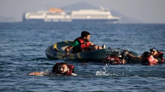  غرق قاربهم ببحيرة وان التركية
