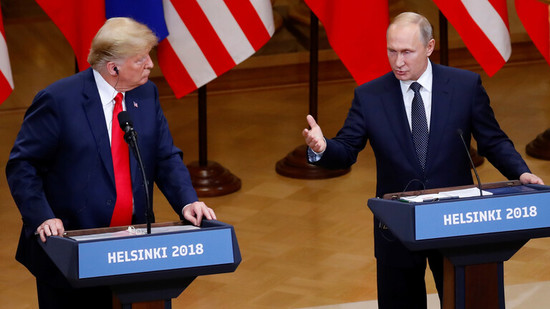 الرئيس الروسي، فلاديمير بوتين، ونظيره الأمريكي، دونالد ترامب (هلسنكي، 16 يوليو 2019).