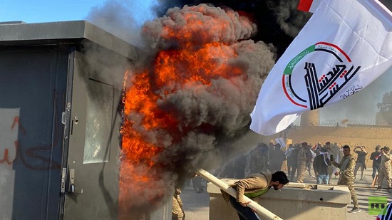  الجارديان : الهجوم على السفارة الأمريكية ببغداد يوم مهين في تاريخ الولايات المتحدة 
