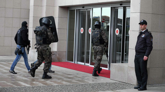تركيا تعتقل 7 أشخاص بينهم 4 طيارين على خلفية التحقيقات بشأن هروب كارلوس غصن