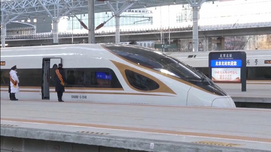 الصين تطلق أول خط سكة حديد ذكي !