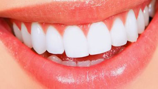 بـ 3 جنيه.. طريقة تبييض الأسنان بـ بيكربونات الصوديوم