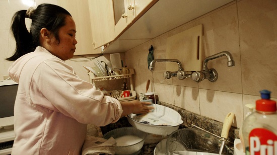 لمقتل عاملة .. الفلبين تجدد حظر إرسال العمالة المنزلية للكويت 
