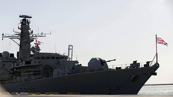 البحرية البريطانية تقرر استئناف مرافقة السفن التجارية في مضيق هرمز 