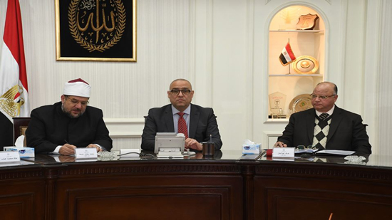وزيرا الإسكان والأوقاف ومحافظ القاهرة يتابعون عددًا من المشروعات لتطوير المناطق العشوائية بالقاهرة