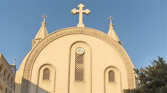  المحافظ والمخابرات والأمن في قداس العيد ببني سويف
