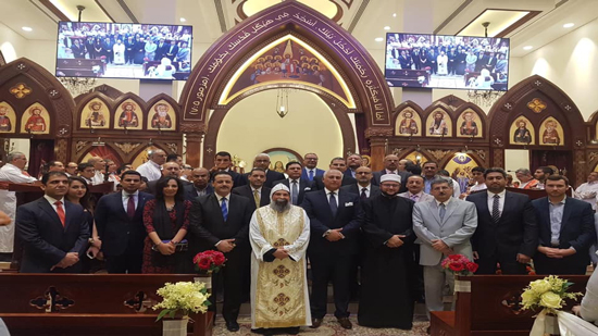 السفير المصري في عمان شارك بقداس عيد الميلاد 