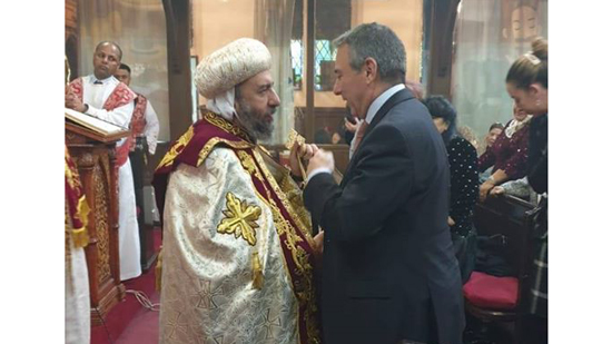 السفير المصري في لندن يشارك في قداس عيد الميلاد بالكنيسة الأرثوذكسية 