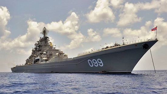 عاجل.. سفينة حربية روسية توشك على الاصطدام بمدمرة أمريكية
