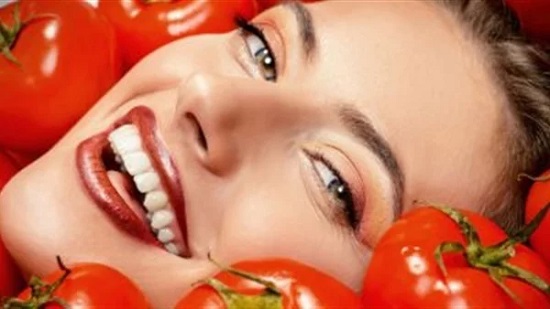 ضعي الطماطم على وجهك 30 دقيقة وشاهدي ماذا يحدث؟