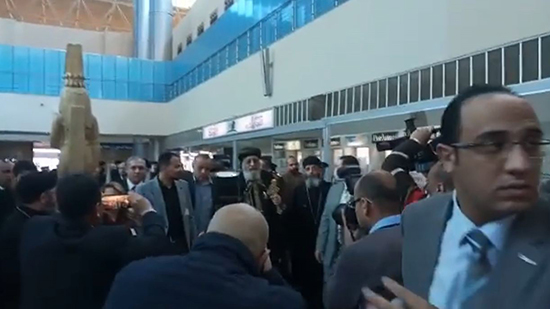 بالفيديو.. لحظة وصول البابا إلى سوهاج واستقبال حافل له