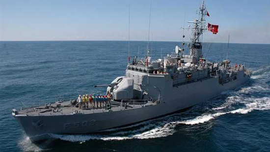  البحرية الليبية توقف باخرة إيطالية