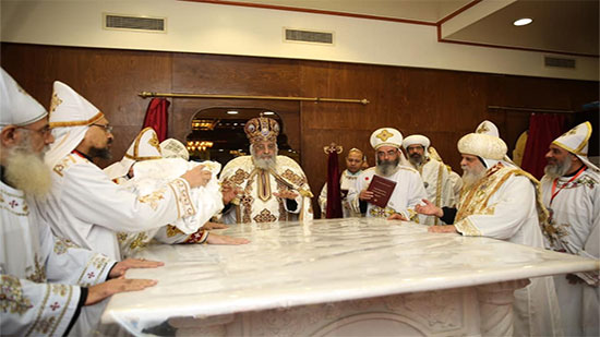 بالصور.. البابا يدشن حامل أيقونات كنيسة السيدة العذراء بجرجا