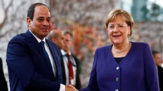 ميركل تطلع الرئيس السيسي على الاتصالات الألمانية بشأن الأزمة الليبية والتدخل التركي

