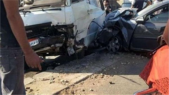 
إصابة ١٨ فى حادث تصادم سيارة ميكروباص مع ملاكى بطريق السويس
