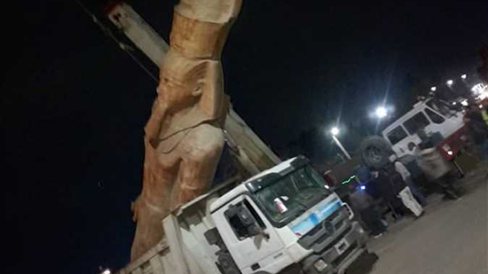 نقل تمثال رمسيس من أمام جامعة الزقازيق 