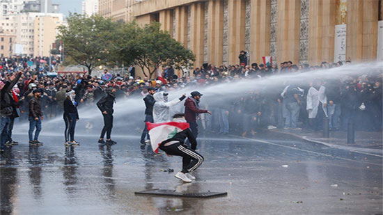 إصابة 75 شخص في اشتباكات بين الأمن ومحتجين في بيروت