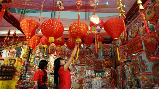 الصينيون يحتفلون بعيد الربيع بإحياء عادات وموروثات تعود لآلاف السنين