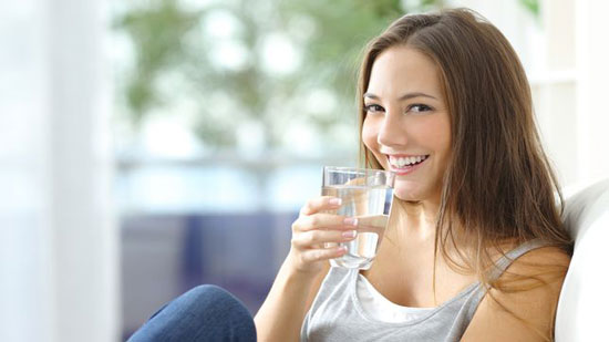 تقلل الحبوب وتحمي من الشيخوخة.. 6 فوائد صحية لشرب الماء للبشرة