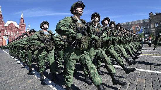 فيديو .. مناورات عسكرية للجيش الروسي بضواحي موسكو

