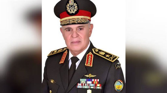  رئيس أركان حرب القوات المسلحة يهنئ وزير الداخلية بعيد الشرطة 
