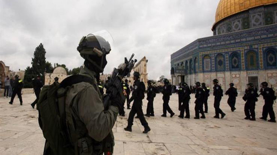 قوات إسرائيلية تقتحم ساحات المسجد الأقصى
