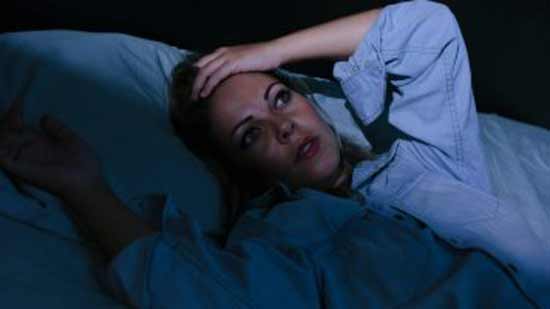 ماذا يحدث فى جسمك عند النوم على الجانب الأيسر؟