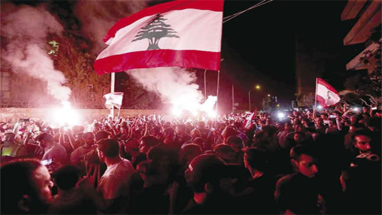 الأمن اللبناني يطلق قنابل الغاز المسيل للدموع على المتظاهرين
