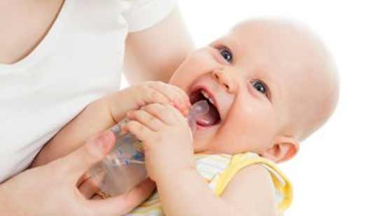 الإفتاء: تناول الأطفال من نفس علبة اللبن الصناعى لا يثبت الأخوة فى الرضاعة